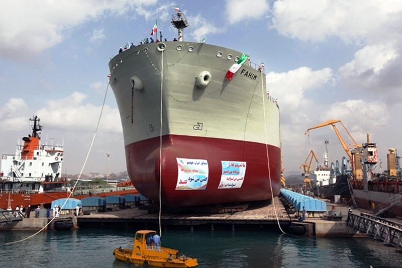 Botan hoy el primer petrolero trasatlántico iraní, con una capacidad para transportar 35 mil toneladas, construido en la cuidad de Bandar Abbas, sur de Irán, por especialistas persas, 25 de febrero de 2013. | HISPANTV